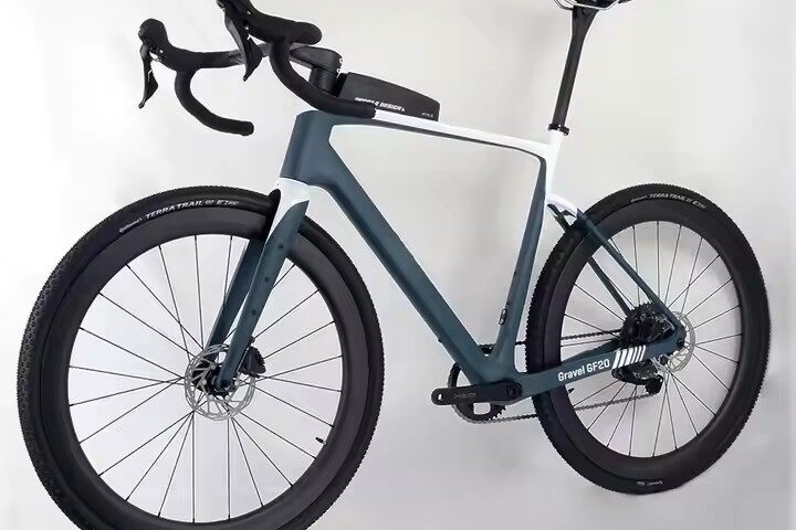 Wholesale carbon fiber adult road bike with aerodynamic frame