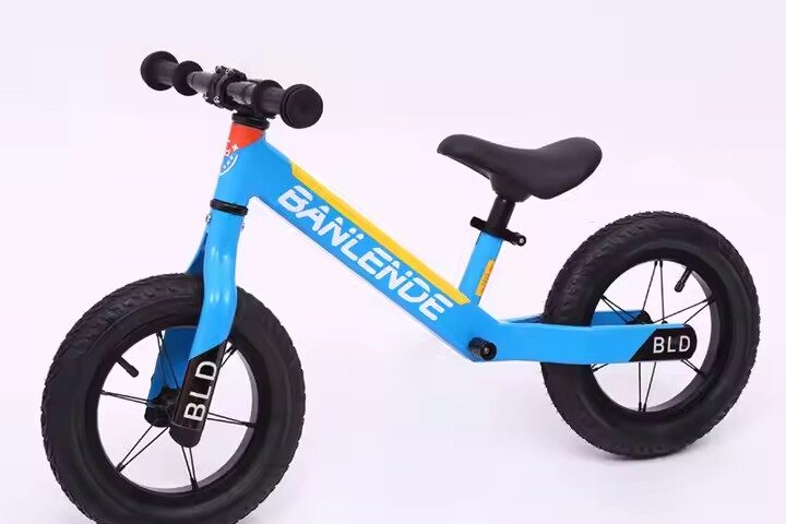 New Design Carbon Balance Bike for Children – Wholesale Supply (4) Lightweight carbon fiber kids balance bike in vibrant color