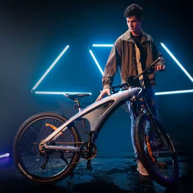 Hybrid electric bike for urban and mountain riding with front suspension