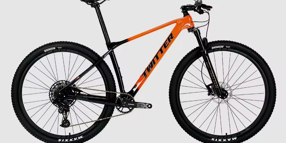 Carbon fiber hydraulic disc brake mountain bike for advanced riders