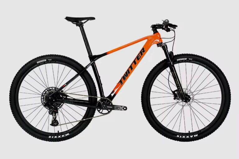 Carbon Fiber Hydraulic Disc Brake Mountain Bike (3) Carbon fiber hydraulic disc brake mountain bike for advanced riders